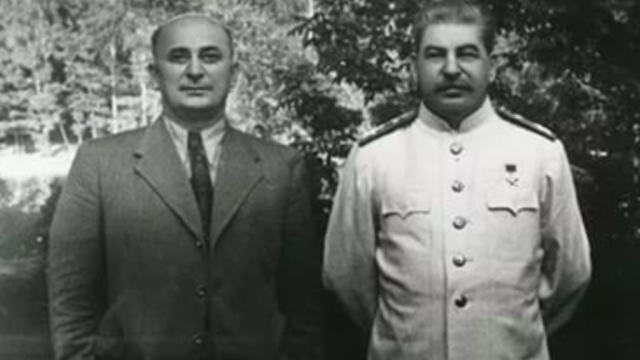 stalin-i-beriya-gotovyatsya-k-doprosu-e1495182103105.png