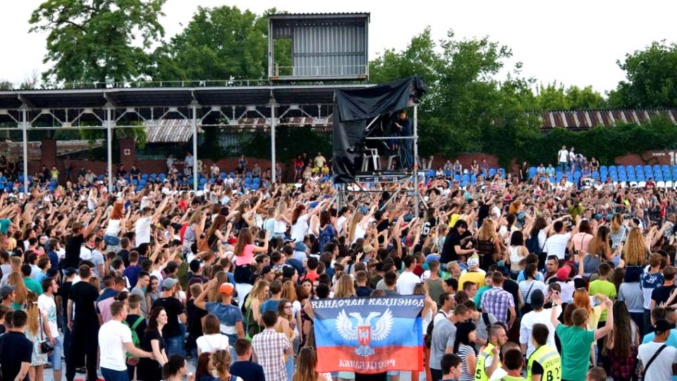 Ministr-svyazi-DNR-Viktor-YAtsenko-proanonsiroval-provedenie-vtorogo-festivalya---Lava-fest---v-Donetske..jpg