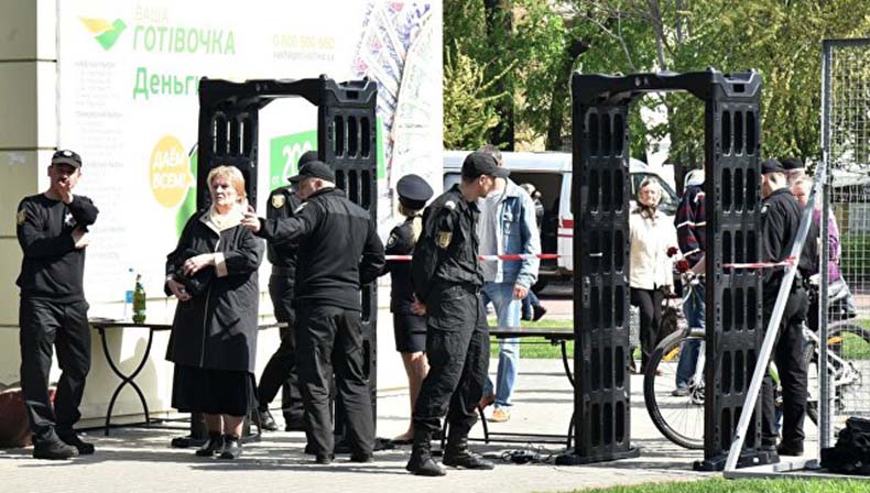 Radikalyi-atakovali-zdanie-suda-v-Odesse.jpg