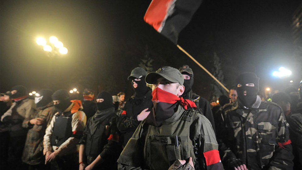 --Pravyiy-sektor---napleval-na-mirotvortsev.jpg