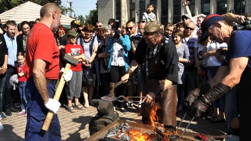 V-Donetske-proshyol-Mezhdunarodnyiy-festival-kuznechnogo-masterstva.-Foto.jpg