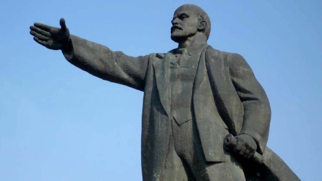 Pereputali-vmesto-snosa-na-Ukraine-vosstanovili-pamyatnik-Leninu.jpg