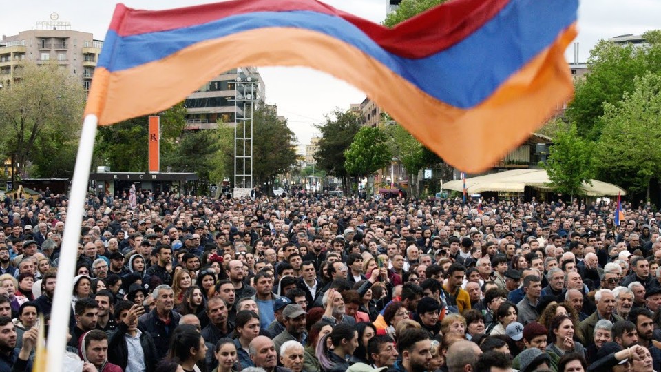 Gosperevorot-2-protestuyushhim-malo-otstavki-premera-e1524644594769.jpg