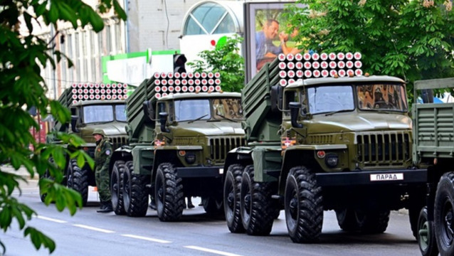 Parad-Pobedyi-v-Donetske-e1524228555590.jpg