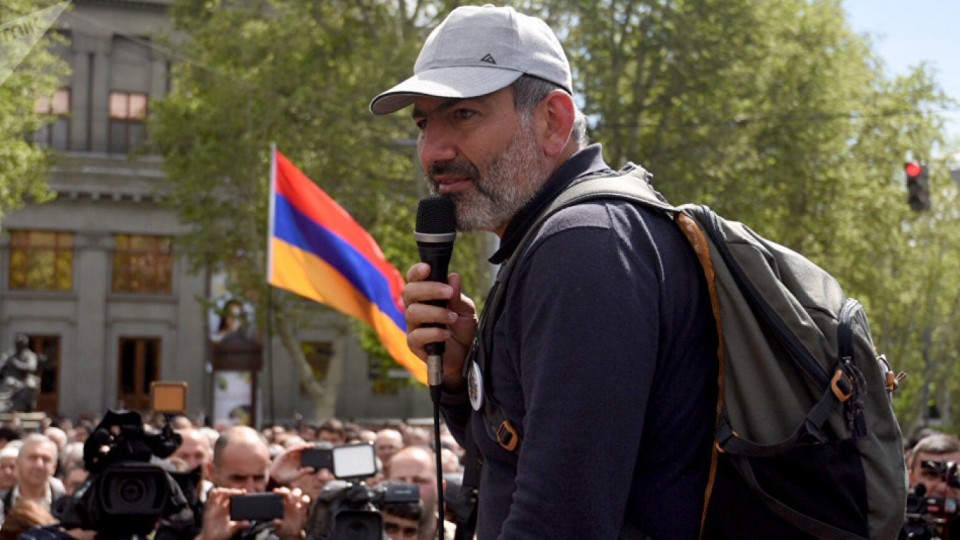 Pashinyan-potreboval-otstavki-vrio-premer-ministra-Armenii-e1524826288832.jpg