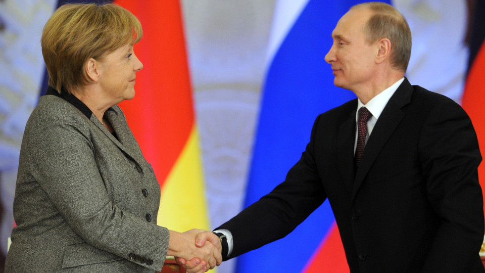 Putin-i-Merkel-obsudili-vvod-mirotvortsev-na-Donbass.jpg