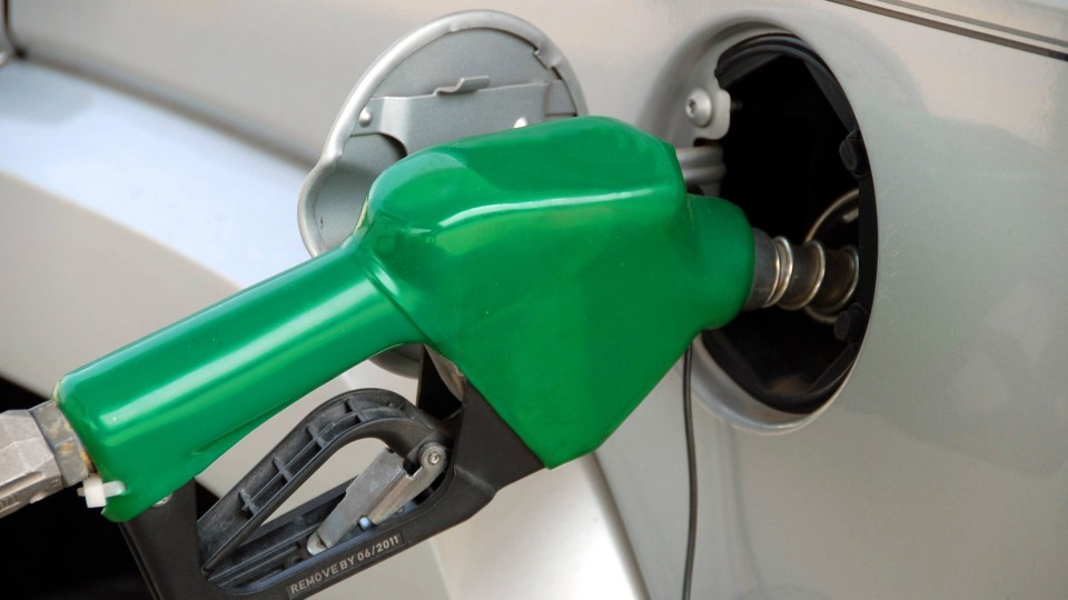 Toplivnyie-kompanii-rasskazali-o-prichinah-defitsita-benzina-v-DNR-e1528379507655.jpg