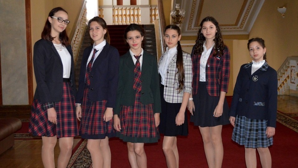 vo-chto-obyazhut-odevat-shkolnikov.jpg