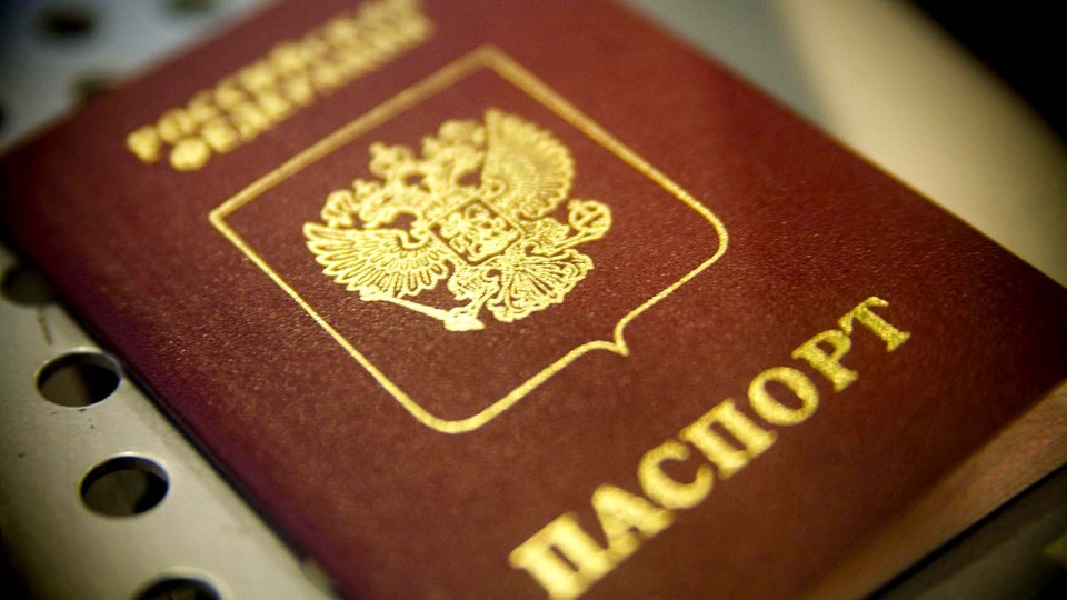 V-Gosdume-snova-prizvali-vyidavat-pasporta-zhitelyam-DNR-i-LNR.jpg