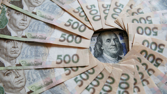 Na-Ukraine-obrushat-grivnu-do-32-za-dollar-----finansist-e1534154877855.jpg