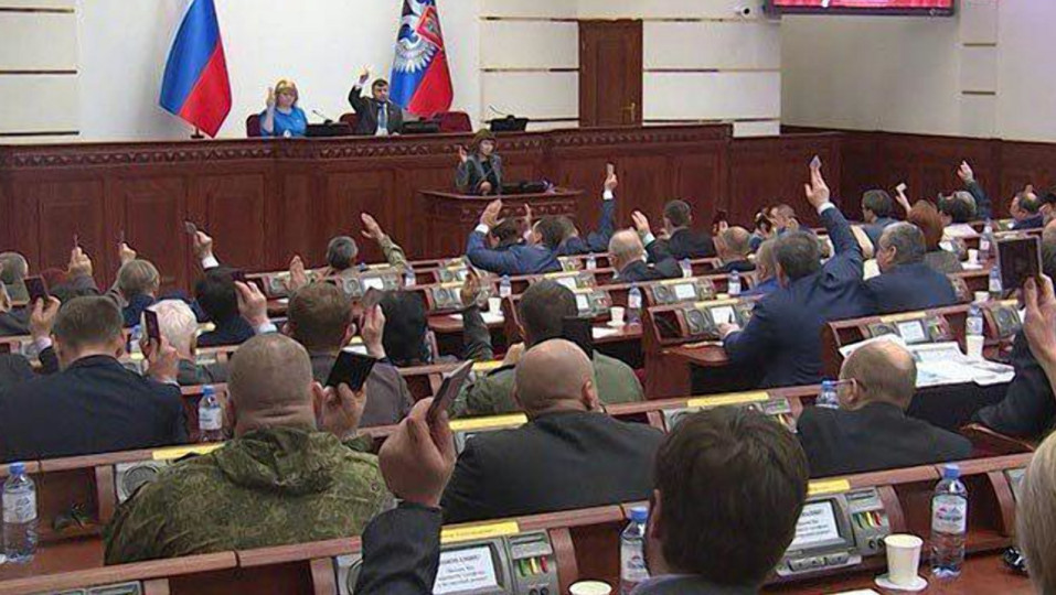 Segodnya-proydet-pervoe-plenarnoe-zasedanie-posledney-osenney-sessii-I-go-sozyiva-NS-DNR.jpg