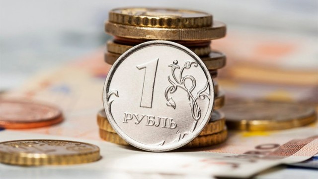 V-Rossii-hotyat-otkazatsya-ot-dollara-pri-raschetah-s-partnerami-po-VTS-e1534754391736.jpg