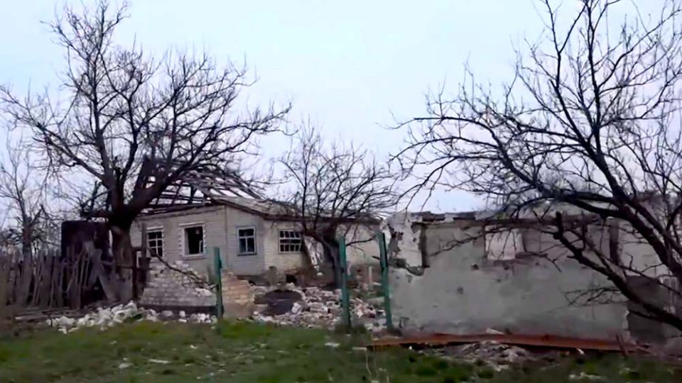 VSU-polnostyu-unichtozhili-posyolok-v-LNR.jpg