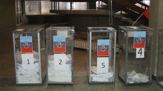 V-LNR-nachalas-protsedura-dosrochnogo-golosovaniya-na-vyiborah-e1541748807252.jpg