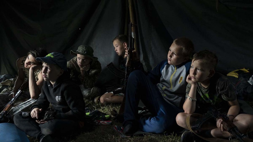 na-Ukraine-gotovyat-otryadyi-detey-ubiyts.jpg