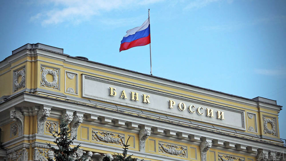 Bank-Rossii-perevodit-rezervyi-v-yuani-ienyi-i-evro.jpg