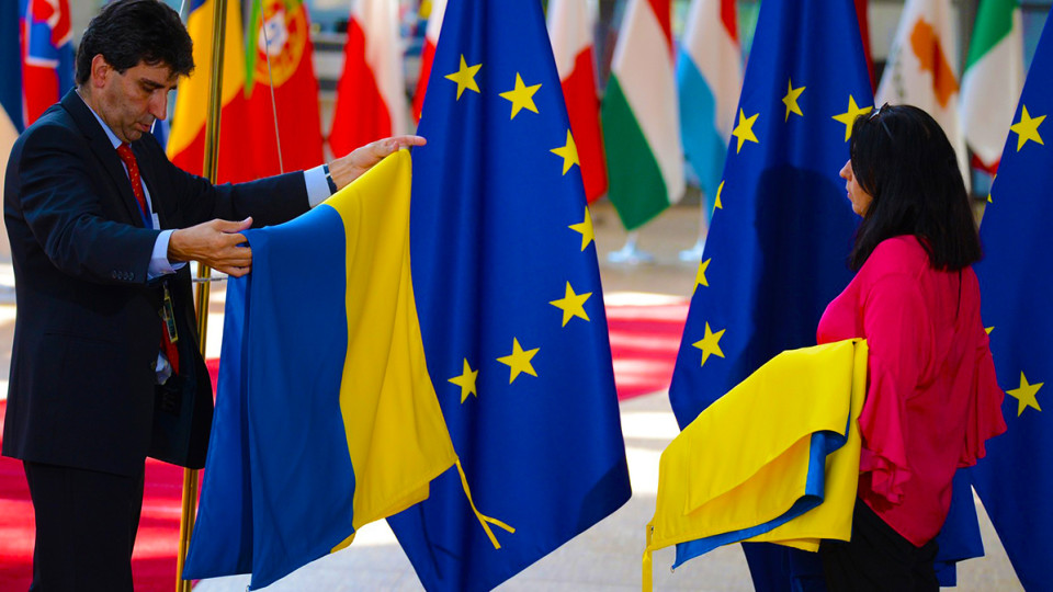 Na-Ukraine-vstupil-v-silu-zakon-o-kurse-Ukrainyi-v-ES-i-NATO-e1550733494383.jpg