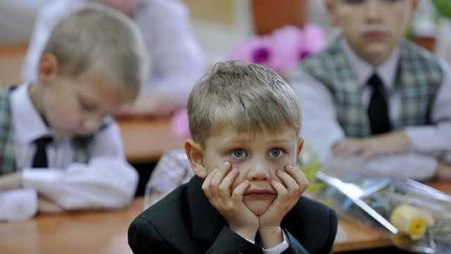 V-ukrainskih-shkolah-pomenyali-Dostoevskogo-na---CHarli-i-shokoladnuyu-fabriku--.jpg