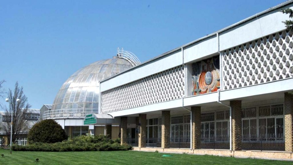 V-botanicheskom-sadu-otkryilsya-vesenne-letniy-sezon.jpg