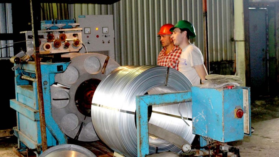Zavod-alyuminievyih-profiley-nachal-vyipusk-novogo-vida-produktsii.jpg