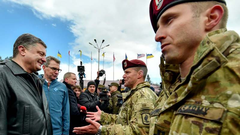 Poroshenko-podpisal-zakon-o-dopuske-inostrannyih-voennyih-na-Ukrainu.jpg