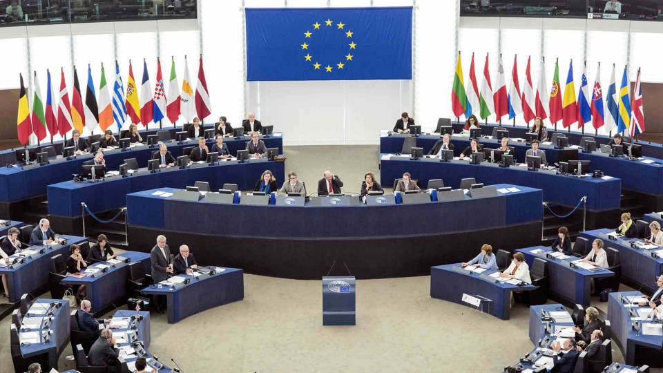 Avstriya-v-Sovete-ES-vyistupit-za-ukreplenie-dialoga-s-Rossiey-e1528284082999.jpg