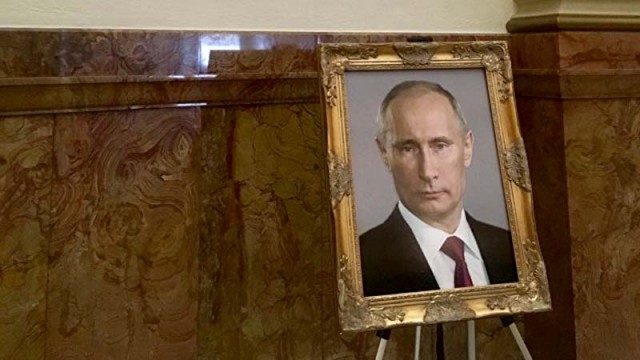 V-Kapitolii-Kolorado-portret-Trampa-zamenili-fotografiey-Putina.jpg