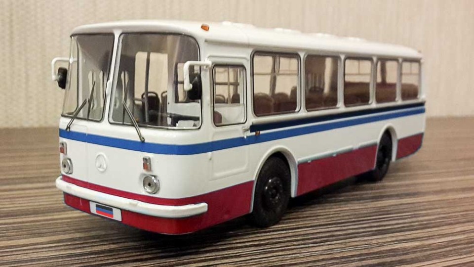 V-DNR-nachnut-sborku-reysovyih-avtobusov.jpg